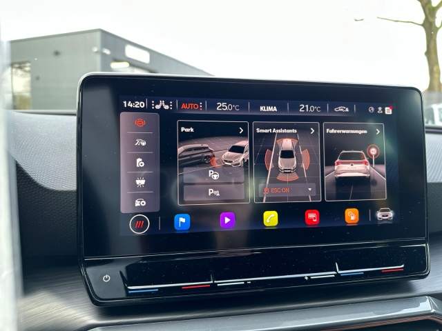 Leon Sportstourer 1.4 e-Hybrid NAV Memory BT ACC PDC SHZ