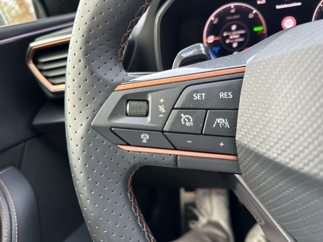 Leon Sportstourer 1.4 e-Hybrid NAV Memory BT ACC PDC SHZ