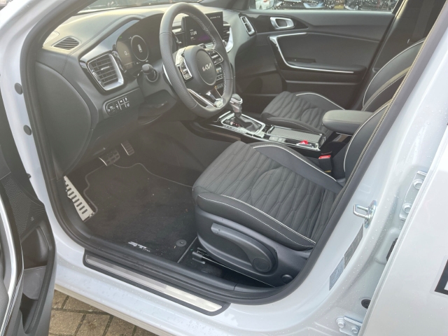 Cee'd_sw 1.5T / UPE: 38.065,-  / GT-LINE TECH BT ACC NAVI SHZ 18Z