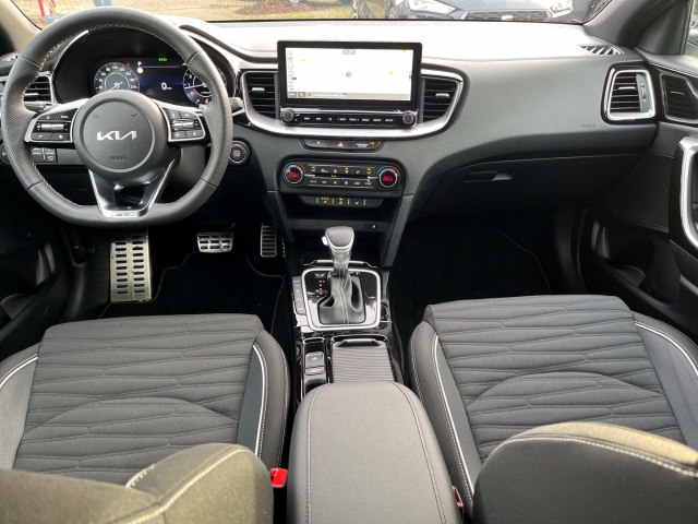 Cee'd_sw 1.5T / UPE: 38.065,-  / GT-LINE TECH BT ACC NAVI SHZ 18Z