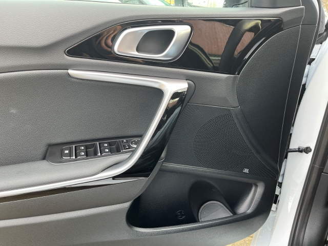 Cee'd_sw 1.5T / UPE: 38.065,-  / GT-LINE TECH BT ACC NAVI SHZ 18Z