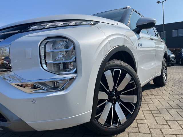 Outlander TOP / UPE: 62.380,-  / 2.4l PHEV S-AWC
