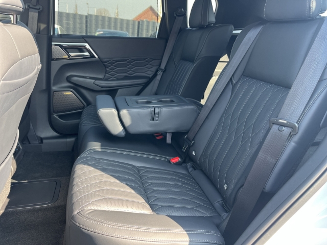 Outlander TOP / UPE: 62.380,-  / 2.4l PHEV S-AWC