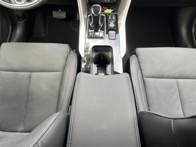 Eclipse Cross / UPE: 47.490,-  / 2,4 PHEV CVT 4WD PLUS LAST EDITION LED GRA STANDHZG