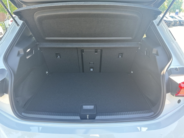 Born / UPE: 54.100,-  / 77kWh HUD StandHZG NAV Beats 360 Kamera