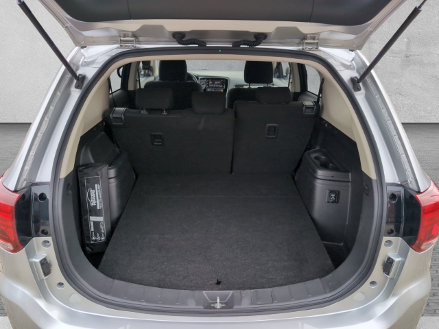 Outlander EDITION 100 2,0l MIVEC 2WD CVT KAMERA BLUETOOTH