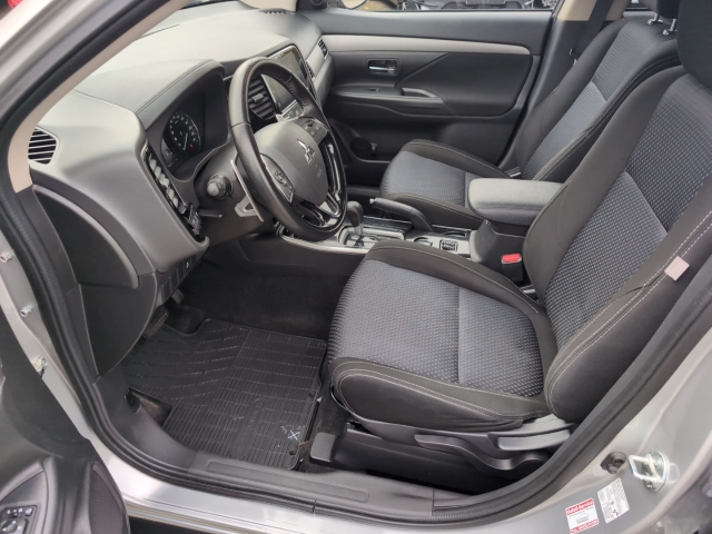 Outlander EDITION 100 2,0l MIVEC 2WD CVT KAMERA BLUETOOTH