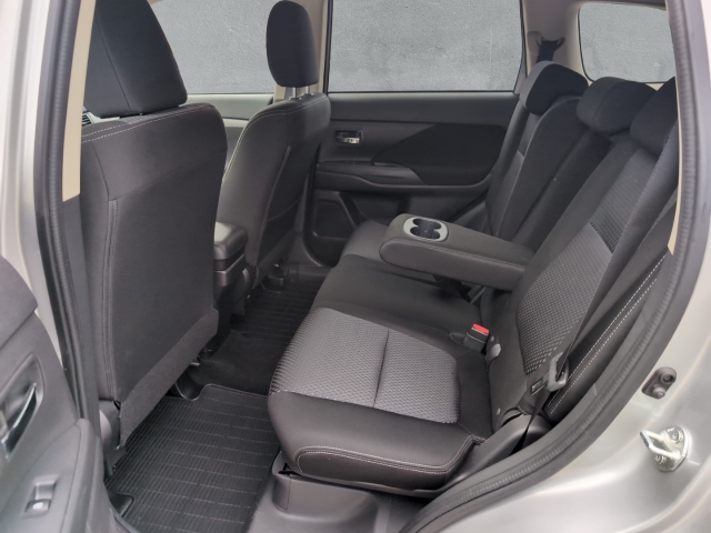 Outlander EDITION 100 2,0l MIVEC 2WD CVT KAMERA BLUETOOTH