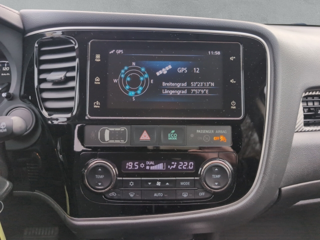 Outlander EDITION 100 2,0l MIVEC 2WD CVT KAMERA BLUETOOTH