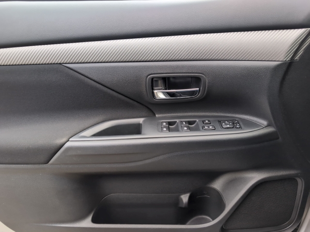 Outlander EDITION 100 2,0l MIVEC 2WD CVT KAMERA BLUETOOTH