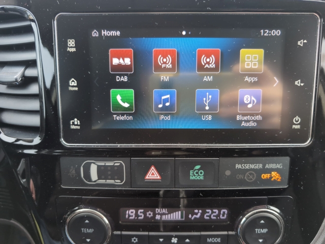 Outlander EDITION 100 2,0l MIVEC 2WD CVT KAMERA BLUETOOTH