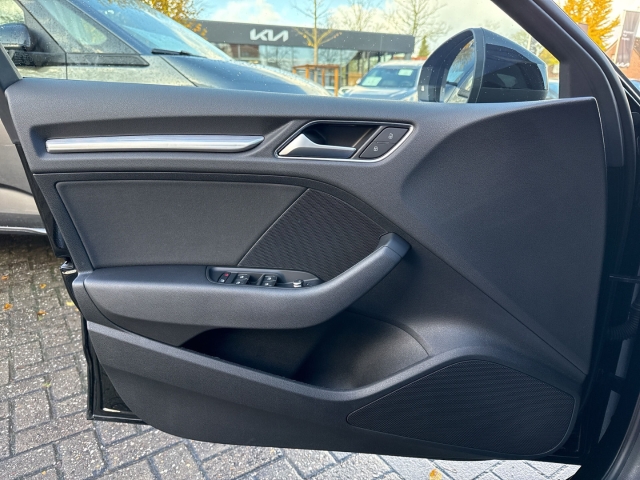 A3 30 TFSI sport Sportback Bi-Xenon 2-Zonen-Klimaautom Fahrerprofil Musikstreaming