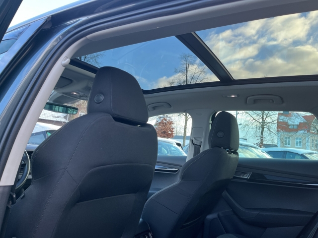 Karoq Style 4x4 2.0 TDI NAVI PANO LED CARPLAY