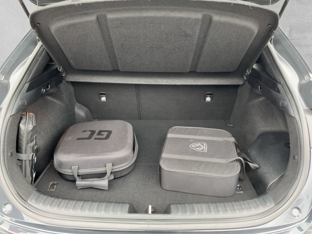 XCee'd 1.6 PHEV PDC LENKRADHZG SITZHZG NAVI LED KAMERA ACC