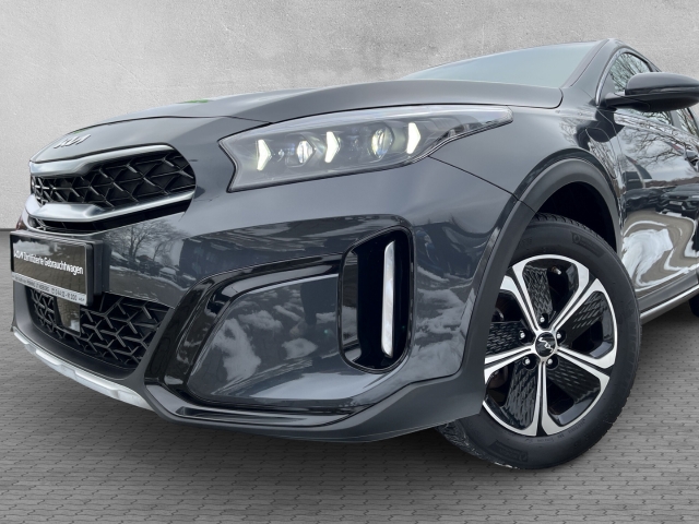 XCee'd 1.6 PHEV PDC LENKRADHZG SITZHZG NAVI LED KAMERA ACC