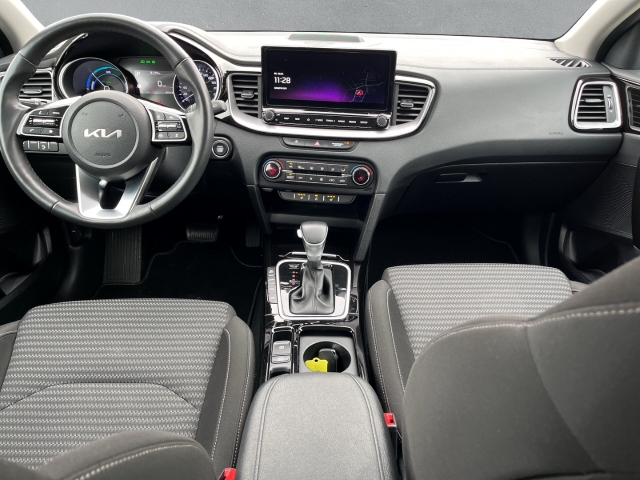 XCee'd 1.6 PHEV PDC LENKRADHZG SITZHZG NAVI LED KAMERA ACC