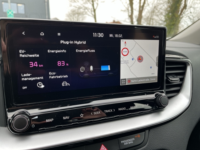 XCee'd 1.6 PHEV PDC LENKRADHZG SITZHZG NAVI LED KAMERA ACC