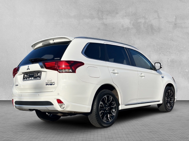 Outlander PHEV 4WD TOP m. Fahrassistenz-Paket