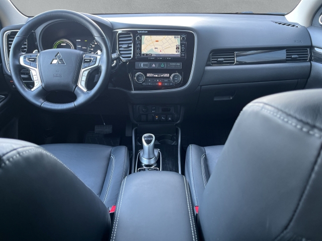 Outlander PHEV 4WD TOP m. Fahrassistenz-Paket