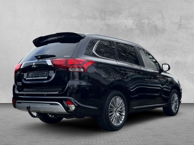 Outlander PHEV Top 4WD e-Sitze PDC Apple CarPlay ACC