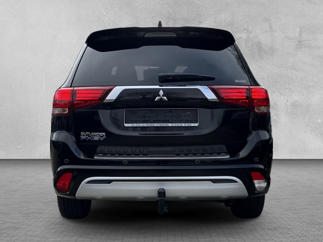 Outlander PHEV Top 4WD e-Sitze PDC Apple CarPlay ACC