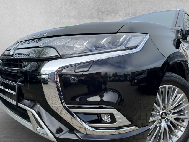 Outlander PHEV Top 4WD e-Sitze PDC Apple CarPlay ACC
