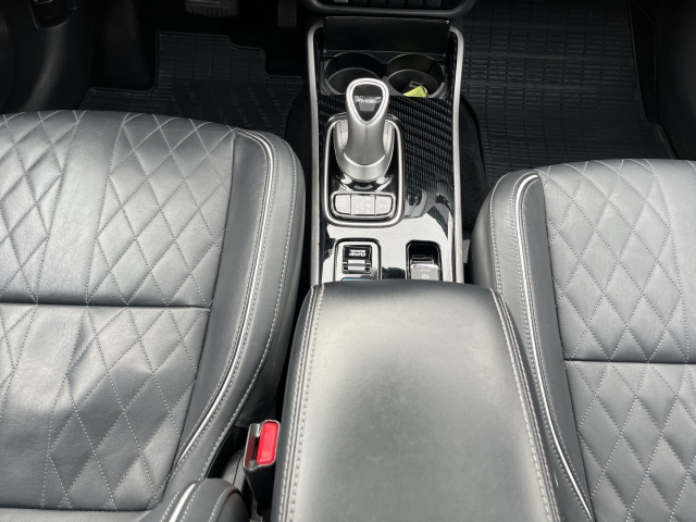 Outlander PHEV Top 4WD e-Sitze PDC Apple CarPlay ACC