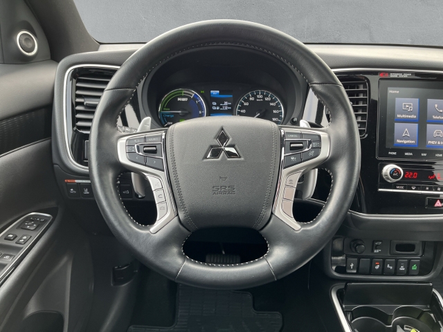 Outlander PHEV Top 4WD e-Sitze PDC Apple CarPlay ACC