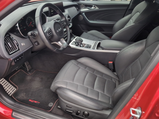 Stinger GT 4WD 3.3 V6T Harman/Kardon LED Brembo AppleCarPlay
