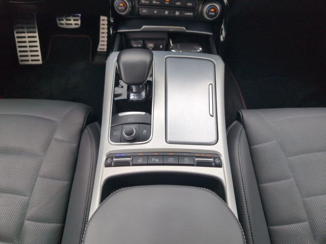 Stinger GT 4WD 3.3 V6T Harman/Kardon LED Brembo AppleCarPlay