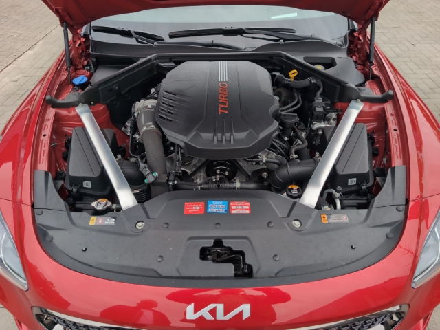 Stinger GT 4WD 3.3 V6T Harman/Kardon LED Brembo AppleCarPlay