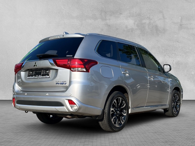 Outlander PHEV 4WD TOP LED ACC NAVI KLIMA GD PDC