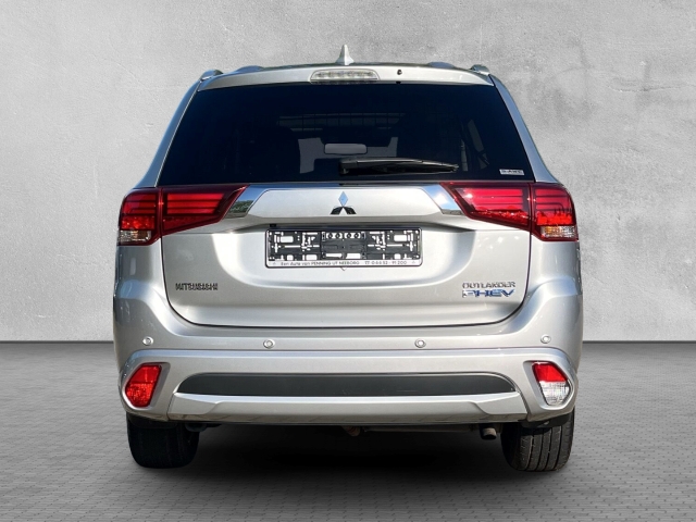 Outlander PHEV 4WD TOP LED ACC NAVI KLIMA GD PDC
