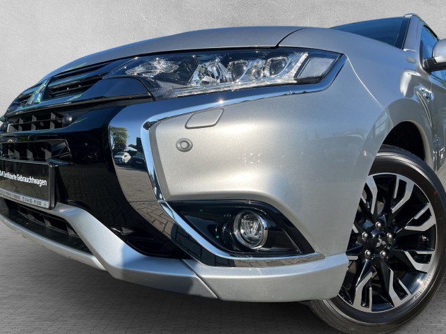 Outlander PHEV 4WD TOP LED ACC NAVI KLIMA GD PDC