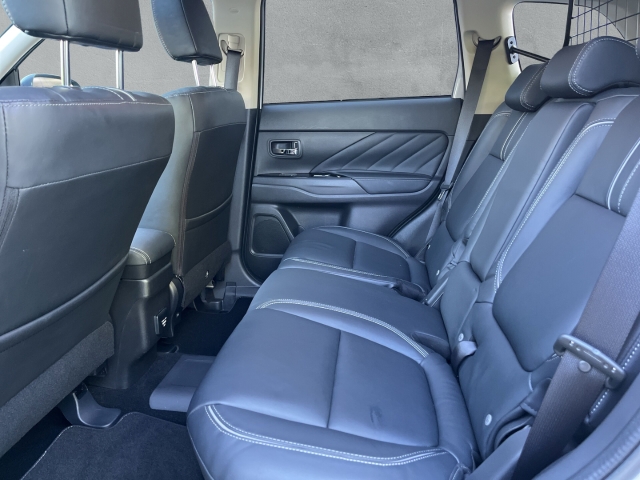 Outlander PHEV 4WD TOP LED ACC NAVI KLIMA GD PDC