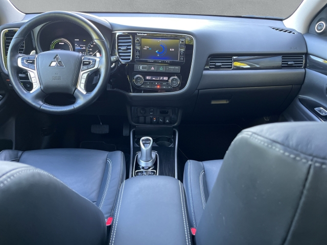 Outlander PHEV 4WD TOP LED ACC NAVI KLIMA GD PDC