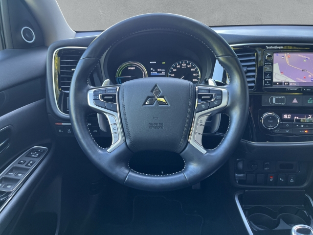 Outlander PHEV 4WD TOP LED ACC NAVI KLIMA GD PDC