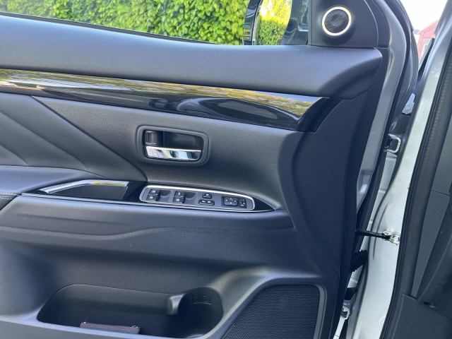 Outlander PHEV 4WD TOP LED ACC NAVI KLIMA GD PDC