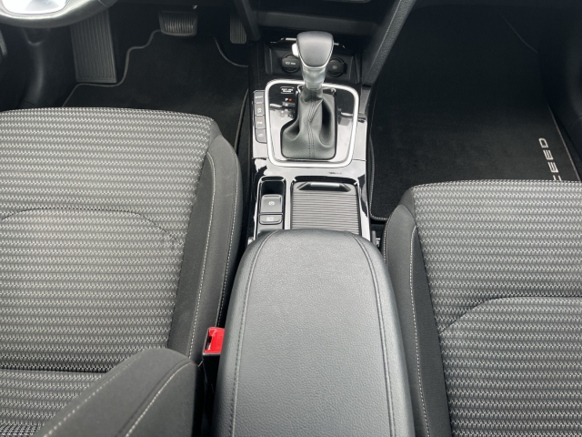 Cee'd 1.5T DCT7 VISION KOMFORT NAVI ACC Klima SHZ PDC