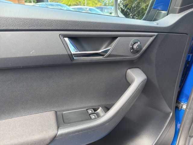 Fabia Drive 1.0 MPI Lichtsensor Klima PDC Servo SHZ