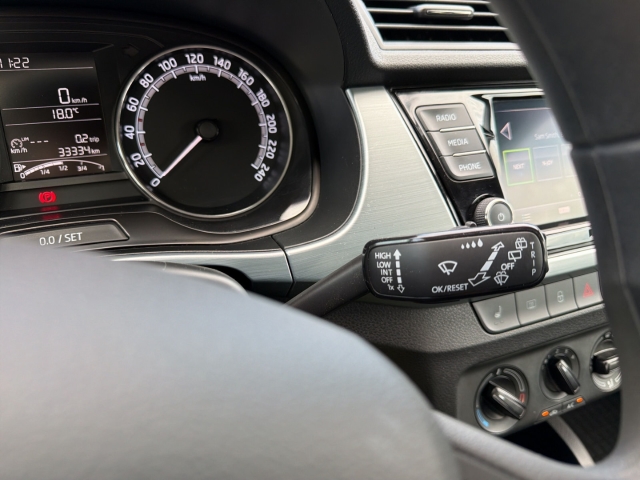 Fabia Drive 1.0 MPI Lichtsensor Klima PDC Servo SHZ