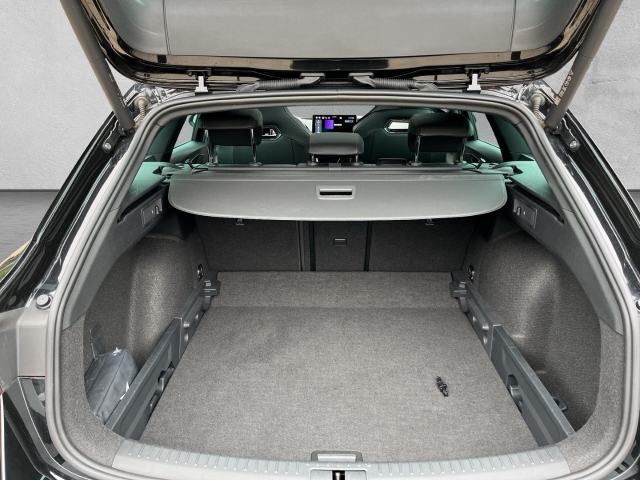 Leon ST 1.5 eTSI Sennheiser FULL-LINK ACC KLIMA NAVI PANO