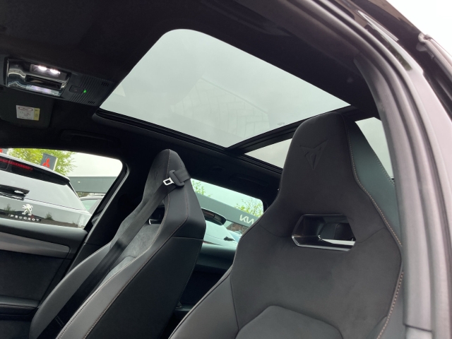 Leon ST 1.5 eTSI Sennheiser FULL-LINK ACC KLIMA NAVI PANO