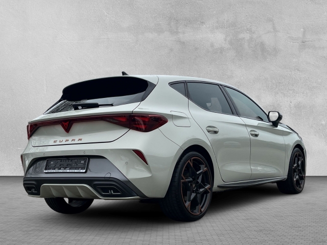 Leon 1.5 eTSI DSG Sennheiser DCC Matrix LED ACC KAMERA PDC