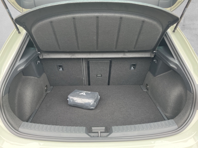 Leon 1.5 eTSI DSG Sennheiser DCC Matrix LED ACC KAMERA PDC