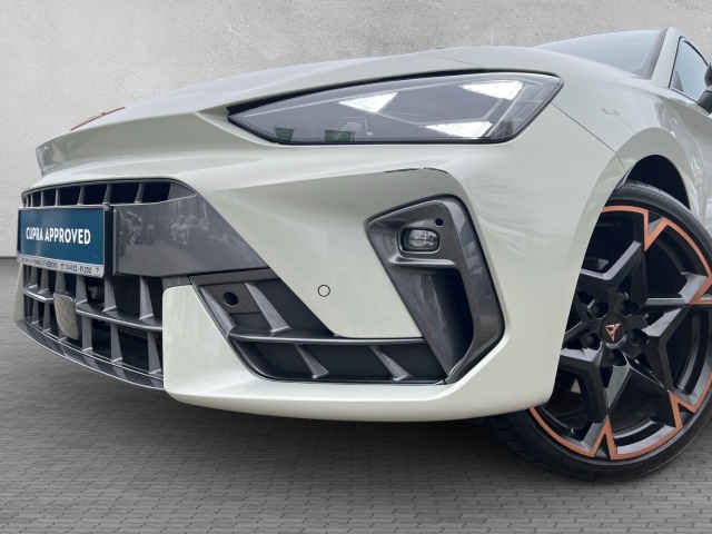 Leon 1.5 eTSI DSG Sennheiser DCC Matrix LED ACC KAMERA PDC