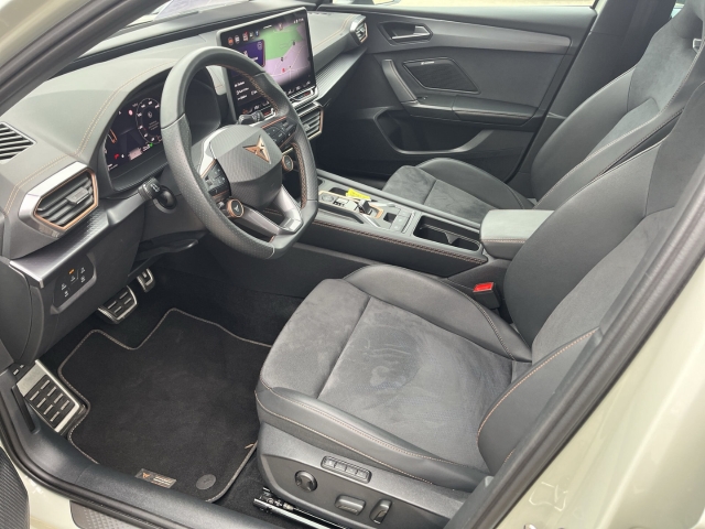 Leon 1.5 eTSI DSG Sennheiser DCC Matrix LED ACC KAMERA PDC