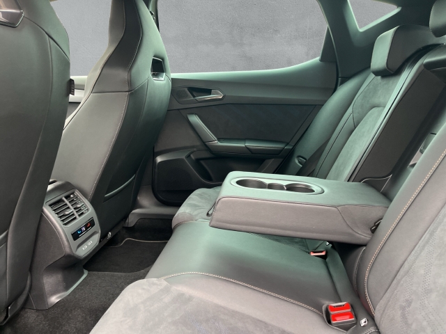 Leon 1.5 eTSI DSG Sennheiser DCC Matrix LED ACC KAMERA PDC