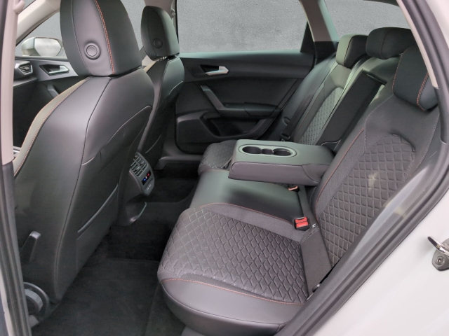 Leon ST FR 2.0 TDI DSG LED ACC FULL LINK KAMERA