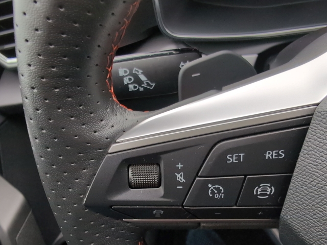 Leon ST FR 2.0 TDI DSG LED ACC FULL LINK KAMERA